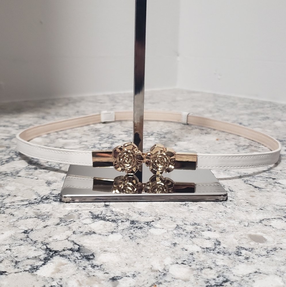 Slim Fashion Rose Belt NWOT